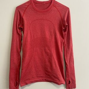 Lululemon workout top in Coral, size Small